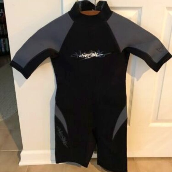 HO SPORTS BLACK GRAY SHORTY WETSUIT ~ JUNIOR KIDS SIZE 12 - Picture 1 of 1